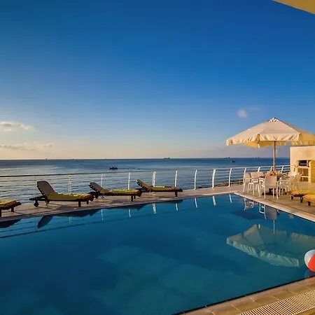 Watersedge Villa *