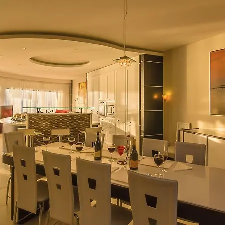 Villa Watersedge *